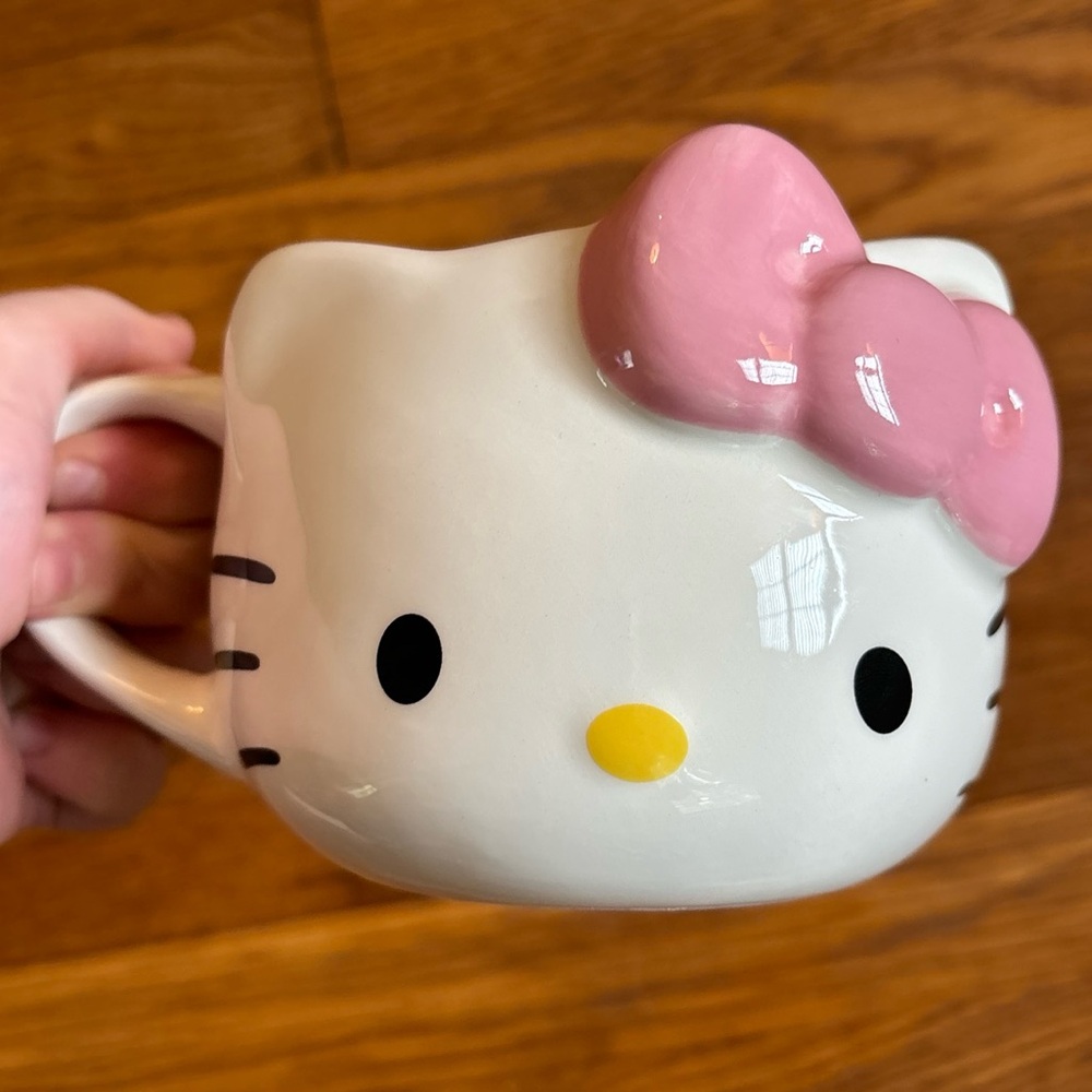 Sanrio Hello Kitty Face Pink Bow Ceramic Mug 20‎ oz. Original 3D Sculpted Design